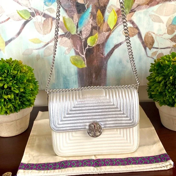 TORY BURCH "RARE" LUXURY TRAPUNTO DUET CHAIN CONVERTIBLE BAG 🩶🤍LIKE NEW🤍🩶 - Picture 12 of 17